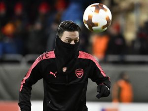 Mesut Özil’li Arsenal, Östersunds’u Farklı Mağlup Etti