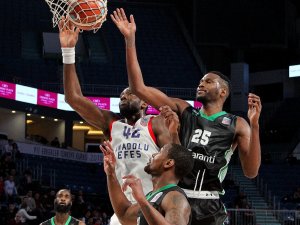 Kupada İlk Finalist Anadolu Efes