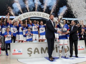 Anadolu Efes 11. Kez Kupayı Müzesine Götürdü
