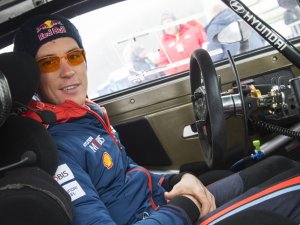 İsveç Rallisinde Zafer Neuville’in