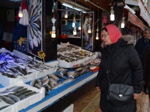 Hamsi Kıyılardan Sonra Tezgâhları Da Terk Etti