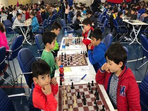 Rize'de Satranç Turnuvasına Yoğun Katılım