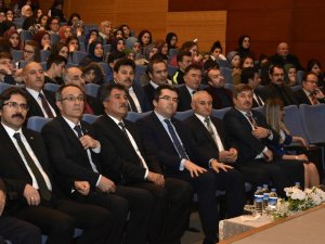 Gümüşhane’de ’Kazakistan Ve Ahmet Yesevi’ Konulu Konferans Düzenlendi
