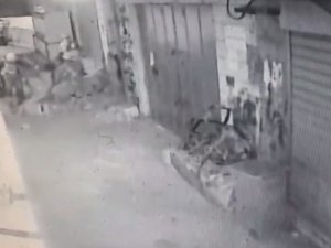 İsrail Askerleri Filistinli Genci Döve Döve Öldürdü