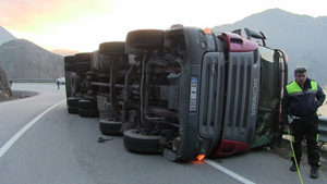 Araçtan Kaçtı, Yan Yattı