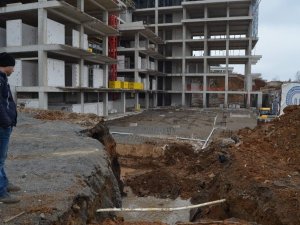 Hastane İnşaatı Yanında Göçük: 1 Yaralı
