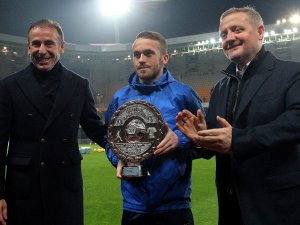 Mahmut Ve Visca’ya Plaket Verildi