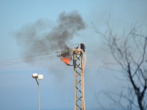 Elektrik Direğinde Korkutan Patlama