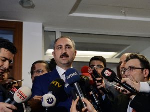 Adalet Bakanı Gül: Karar Siyasi