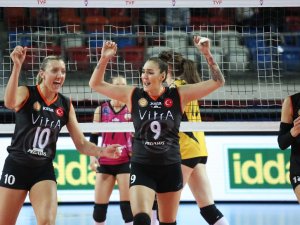 Eczacıbaşı Vitra Yarı Final Biletini Kaptı