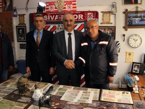 Çöpten Çıkardı, Koleksiyon Yaptı