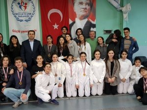 Trabzon’da Eskrim Sporuna Olan İlgi Artıyor, Milli Sporcu Sayısı Yükseliyor