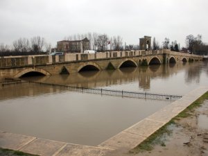 Tunca Nehri’nde ‘Turuncu’ Alarm Devam Ediyor