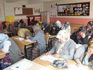 Hakkari’de 5 Bin Kadın Okuma Yazma Öğreniyor