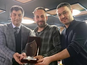 Jeofizik Mühendislerinden Demirel’e Onur Plaketi