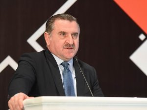 Bakan Aşkın Bak, Yıldız Kadın Kılıç Milli Takımını Tebrik Etti