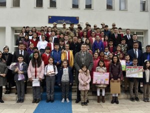 Asker Ve Polis Abilerine Mektup Yazdılar, Resim Yaptılar