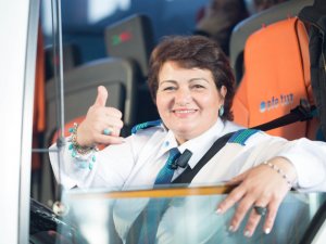 Nazan Çelik Evde Anne Yollarda Kaptan Şoför