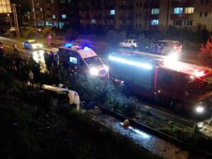 Otomobil İstinat Duvarından Düştü: 1 Ölü, 3 Yaralı