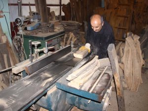 Yakılacak Odunları Sanat Eserine Dönüştürüyor