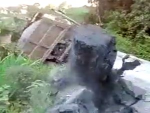 Kamyonun Ağırlığına Dayanamayan Köprü Çöktü
