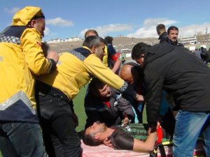 Genç Futbolcunun Dili Boğazına Kaçtı