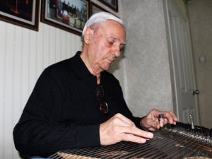 63 Yıldır Kanun Çalarak Gönülleri Fethediyor