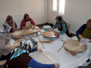 Mantı Ve Gözleme Satarak Öğrencilere Burs Veriyorlar