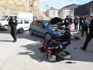 Gümüşhane’de Otomobille Motosiklet Çarpıştı: 2 Yaralı