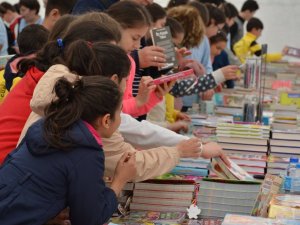 Görele’de “Gelin, Okuyalım” Sloganıyla Kitap Fuarı Açıldı