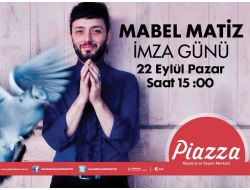 Mabel Matiz, Piazza’da Hayranlarıyla Buluşuyor