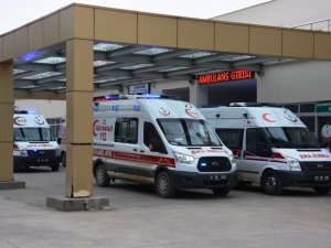 Trabzon Havalimanı’na Acil İniş Yapan Uçaktaki Hasta Kanuni Eğitim Ve Araştırma Hastanesi’ne Kaldırıldı