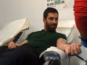 Arda Turan Mehmetçik’e Kanıyla Destek Verdi