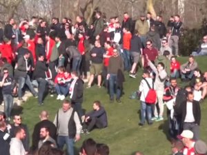Yüzlerce Bayern Münih Taraftarı Taksim’de Toplandı