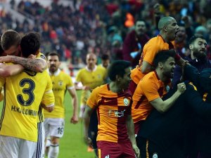Galatasaray’da 14 Futbolcu İlk Kez