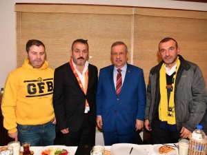 Taraftarlardan Derbi Öncesi Anlamlı Buluşma
