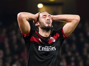 Mesut Özil Sevindi, Hakan Çalhanoğlu Üzüldü