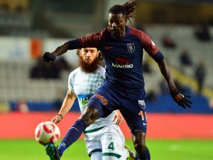 Adebayor Beşiktaş’ın Golcülerini Geride Bıraktı