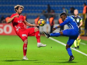 İlk Yarı Antalyaspor’un Üstünlüğüyle Bitti