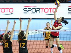 Vakıfbank Final İçin Avantaj Elde Etti