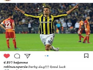 Robin Van Persie’den Derbi Paylaşımı
