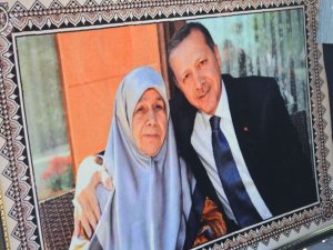 Erdoğan Sevdasını Halıya Dokudu