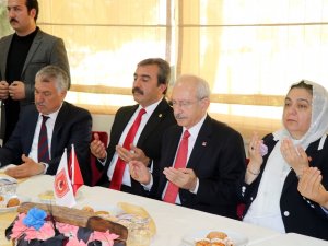 Kılıçdaroğlu Şehit Yakınlarıyla Buluştu