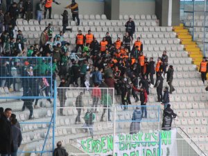 Maçın Ardından Tribün Karıştı