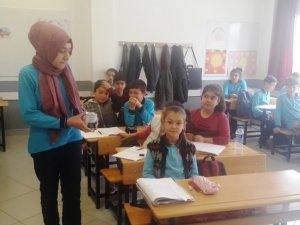 Öğrenciler Harçlıklarını Mehmetçik’e Gönderdi