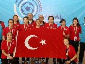 Kız Futsal Mili Takımı Dünya İkincisi Oldu