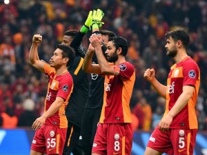 Galatasaray 6 Günde 3 Maç Yapacak