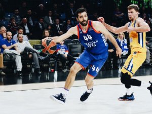 Anadolu Efes Evinde Yenildi