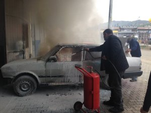 Kaynak Yapılan Otomobil Cayır Cayır Yandı