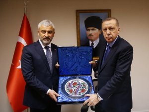 Erdoğan’dan Enver Yılmaz’a Plaket